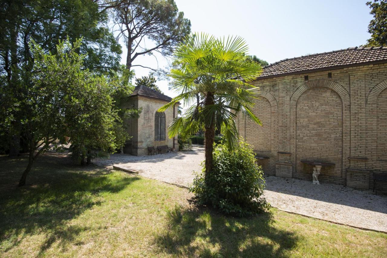 Hotel Villa Quiete Montecassiano Exteriör bild
